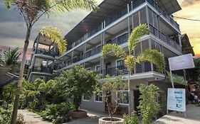 Roomy Guesthouse